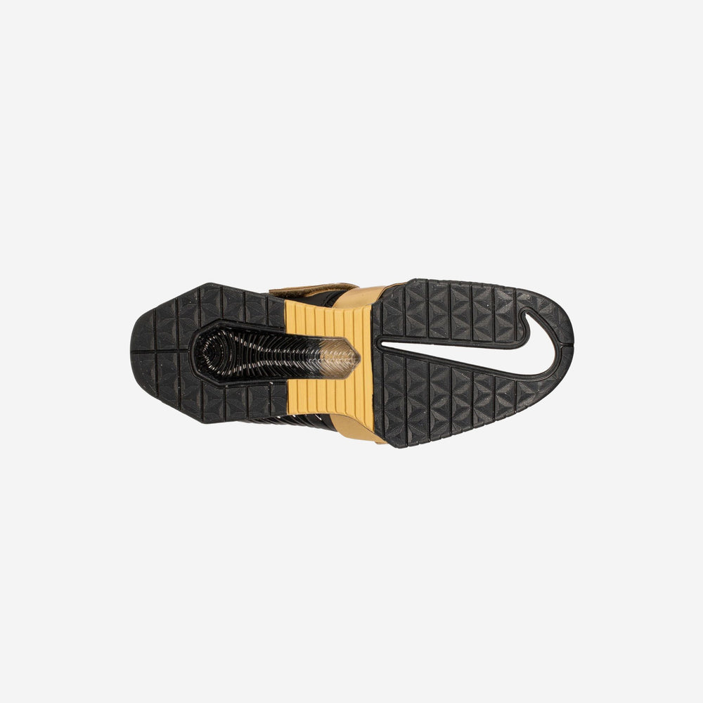 Sole of Nike Romaleos 4 in black and gold